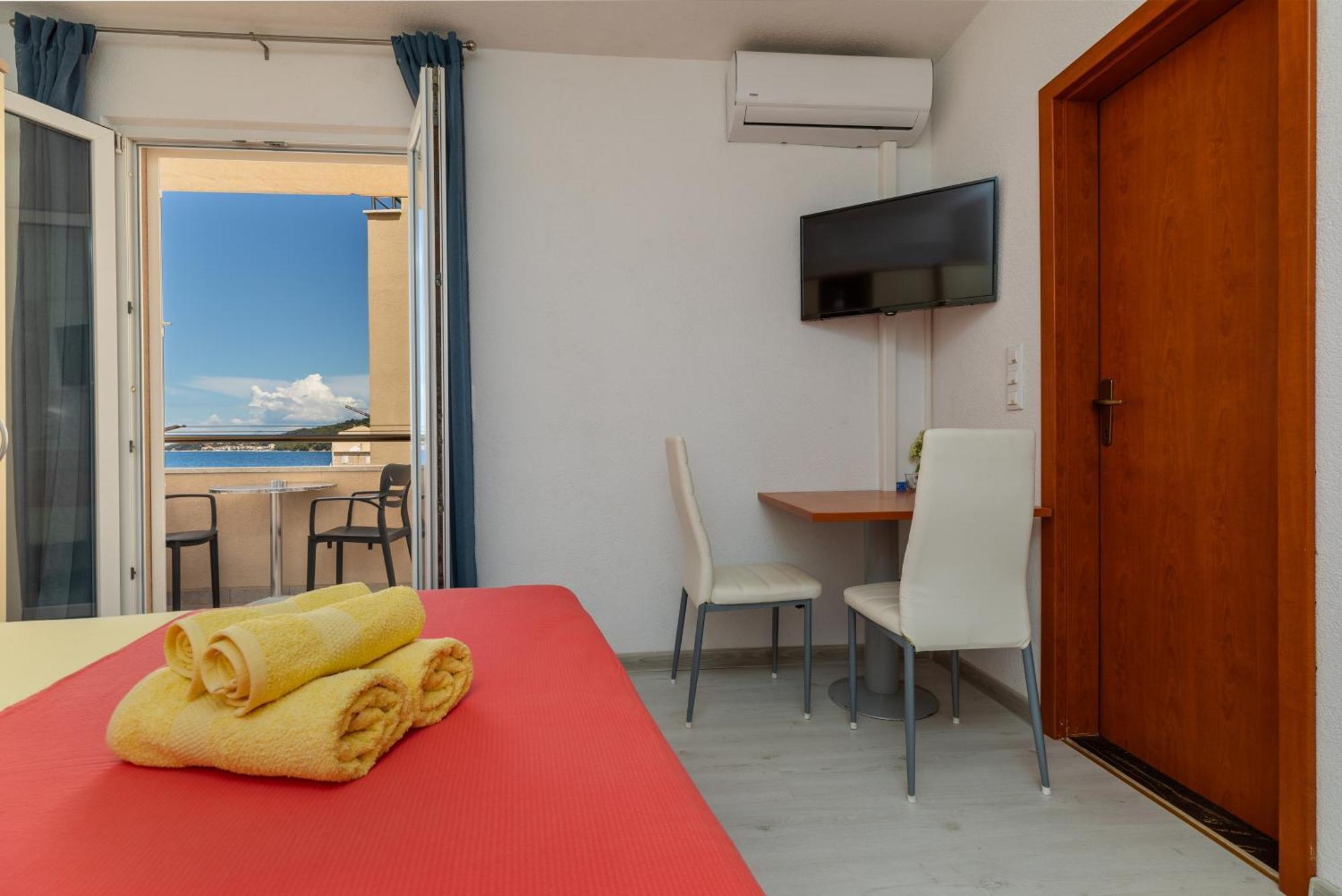 Apartments By The Sea Drasnice, Makarska - 6697 Eksteriør billede