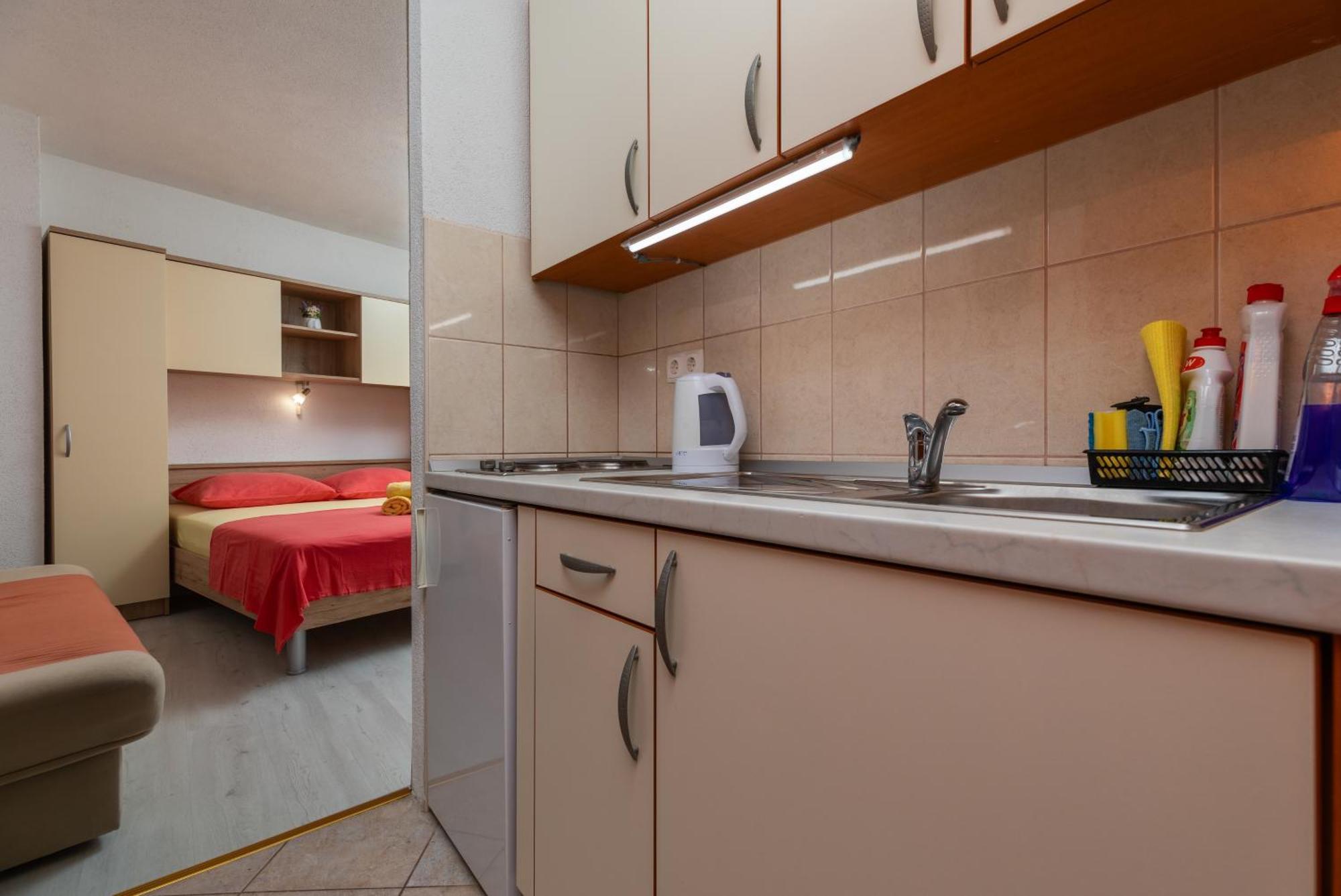 Apartments By The Sea Drasnice, Makarska - 6697 Eksteriør billede