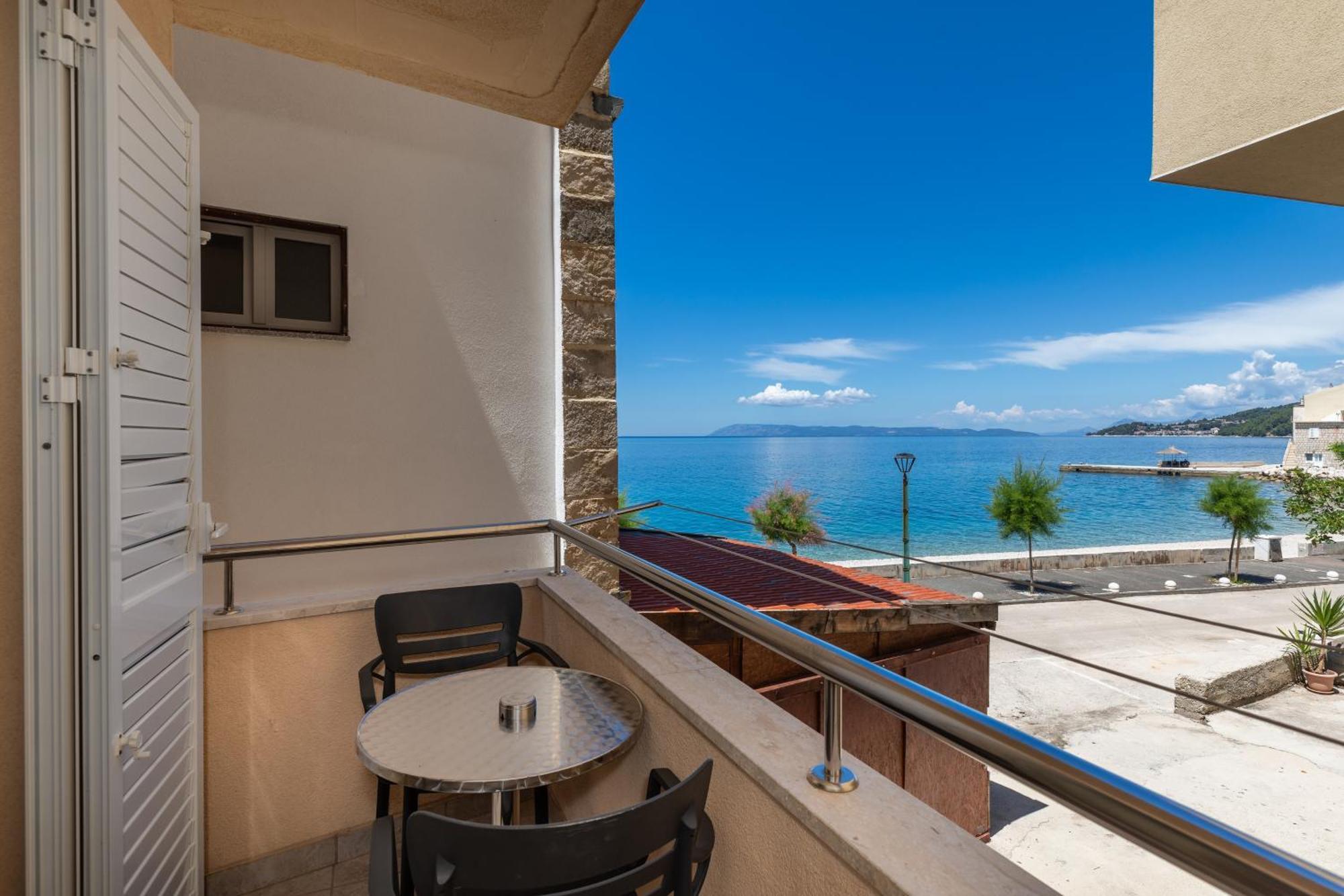 Apartments By The Sea Drasnice, Makarska - 6697 Eksteriør billede