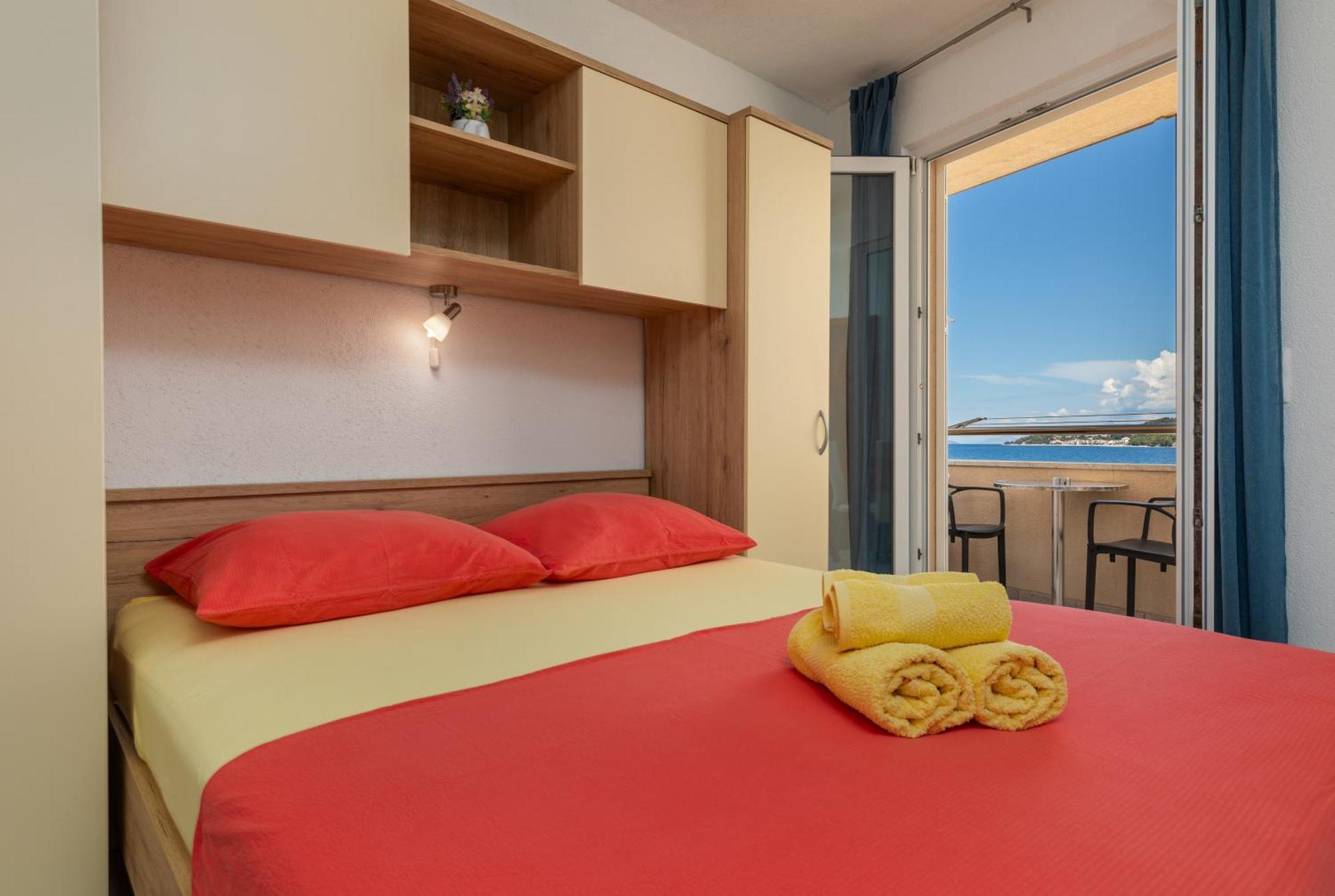 Apartments By The Sea Drasnice, Makarska - 6697 Eksteriør billede