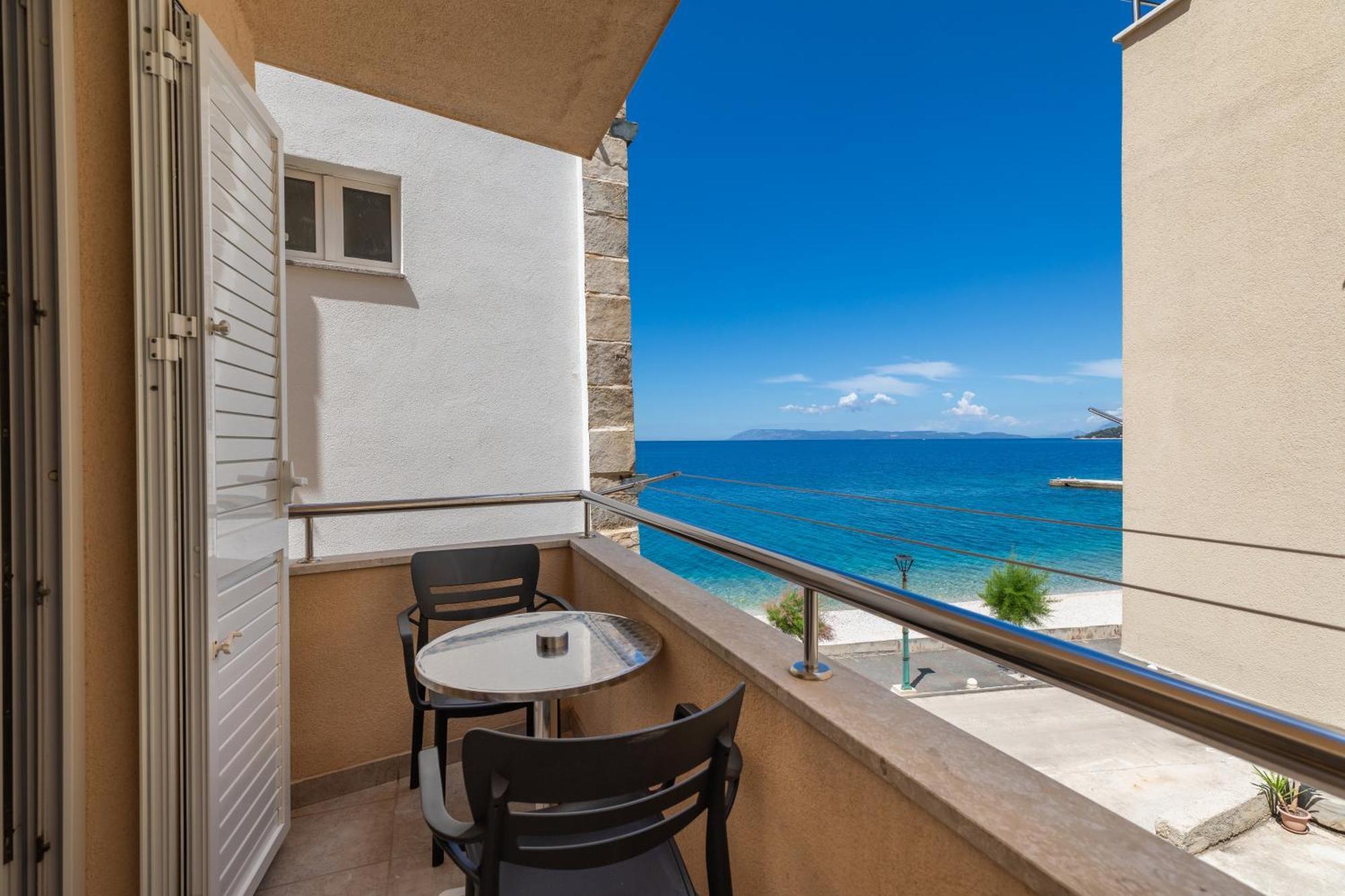 Apartments By The Sea Drasnice, Makarska - 6697 Eksteriør billede
